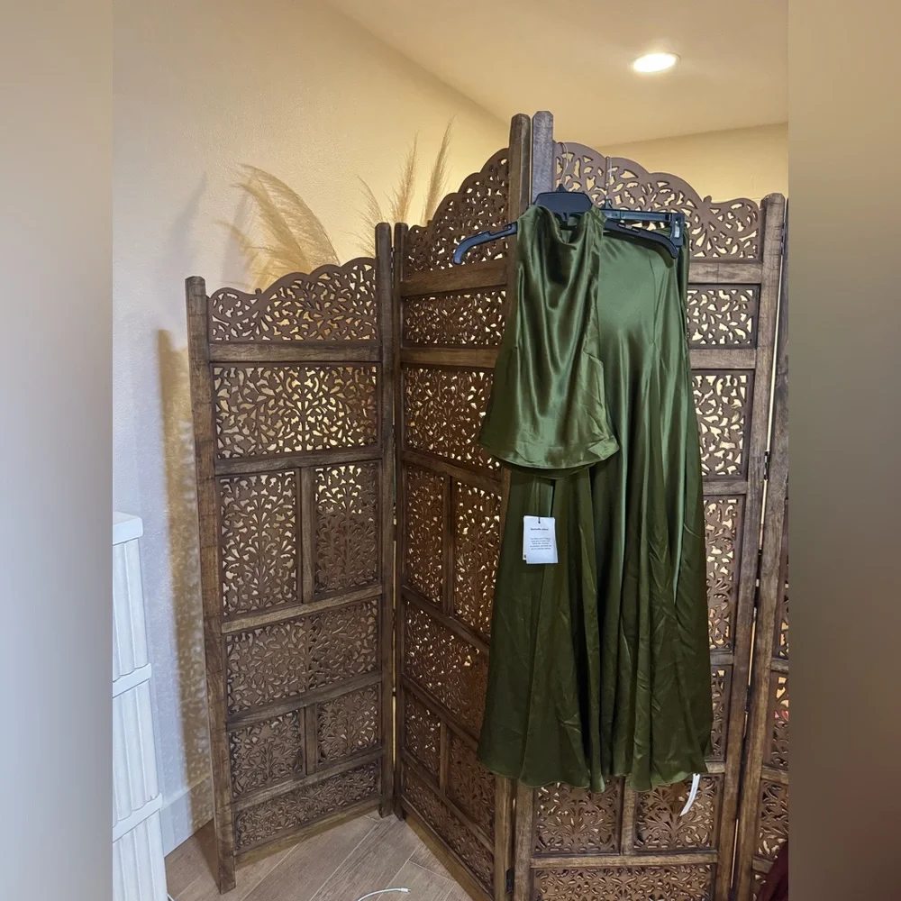 NEW NWT Reformation Sera Silk Two Piece Set - Picture 2 of 3